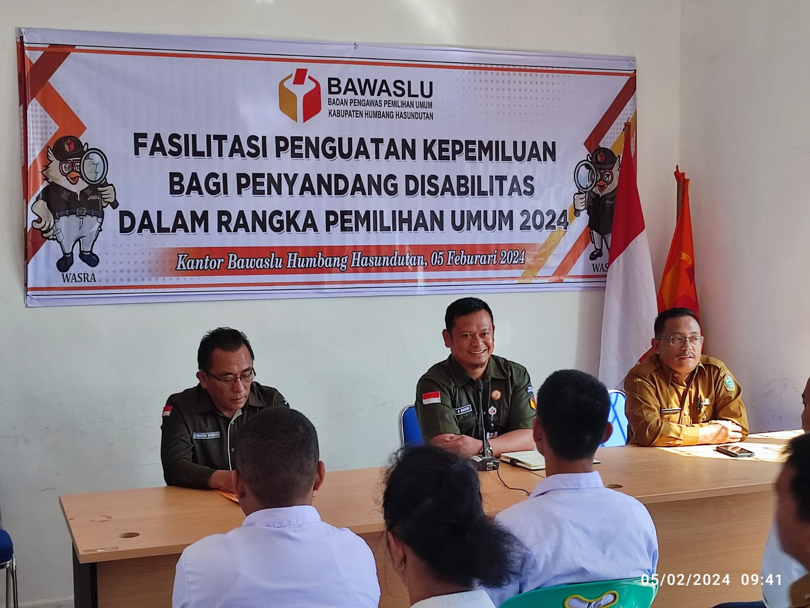 Eduard B. Sianturi dan Drs. Robinson Hasugian
