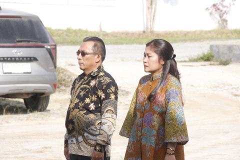 Drs. Robinson Hasugian dan Efrida Purba