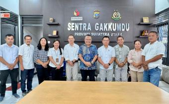 Foto Bersama Pimpinan dan Ketua Bawaslu Provsu